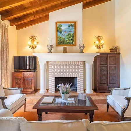 Villa Viewpoint: Private Pool Sleeps 6 Views