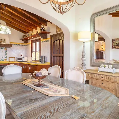 Viewpoint: Private Pool Sleeps 6 Views Villa