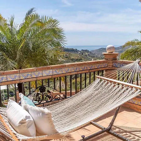 Viewpoint: Private Pool Sleeps 6 Views