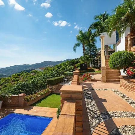 Villa Viewpoint: Private Pool Sleeps 6 Views Frigiliana
