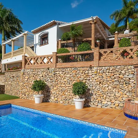 Villa Viewpoint: Private Pool Sleeps 6 Views