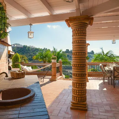 Villa Viewpoint: Private Pool Sleeps 6 Views