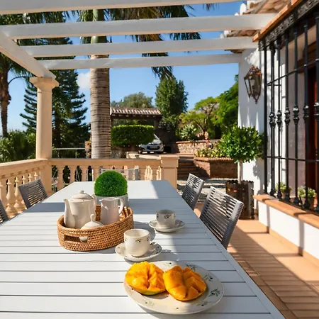 Villa Viewpoint: Private Pool Sleeps 6 Views