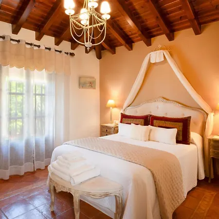 Villa Viewpoint: Private Pool Sleeps 6 Views *
