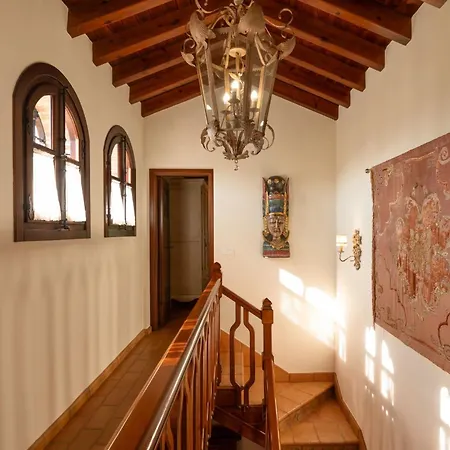 Villa Viewpoint: Private Pool Sleeps 6 Views